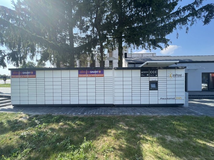 Parcel Locker LUB83M Przy wjeździe na parking