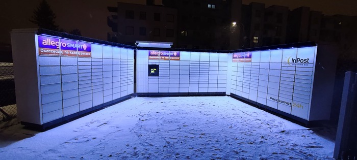 Paczkomat LUB90M Przy parkingu na posesji prywatnej - dojazd od ul. Laurowej