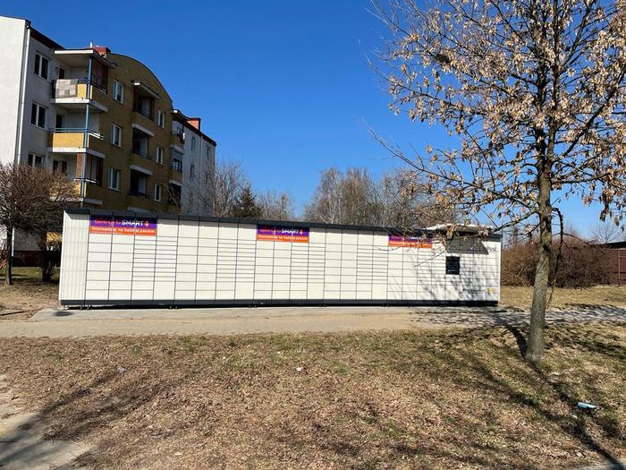 Paczkomat LUB97M Niedaleko wiat śmietnikowych