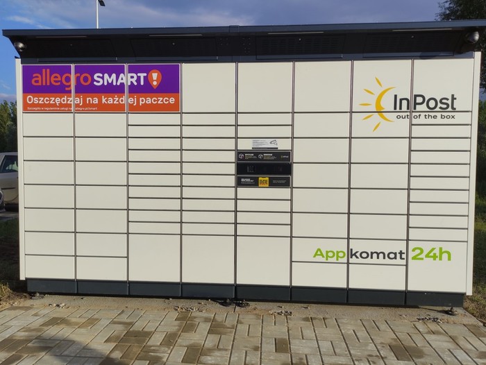 Paczkomat LUBN01BAPP Na parkingu Parku Handlowego BIG ŁUBNA
