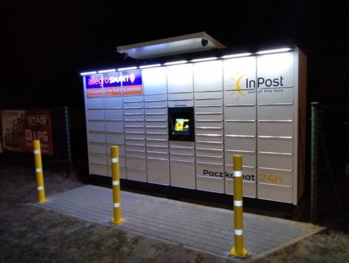 Parcel Locker LUCK01M parking przed Auto Serwisem