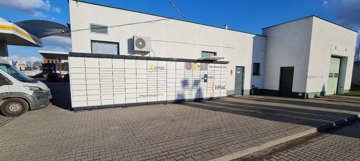 Parcel Locker LUK05N Na stacji paliw Petrodom