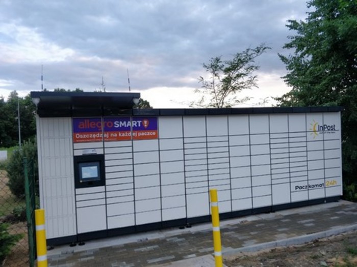 Paczkomat LUR10M przy Zielonym Centrum, od ulicy Polesie