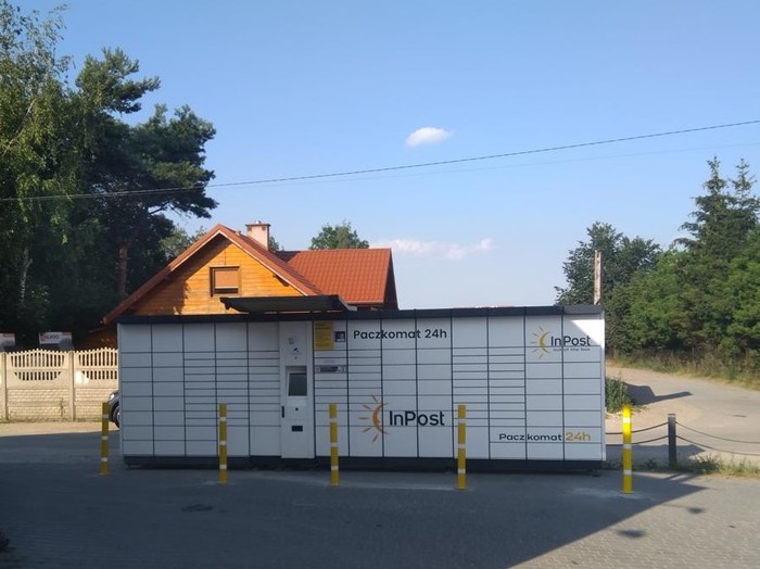 Paczkomat LUT01A Na parkingu przy Stacji Kontroli Pojazdów