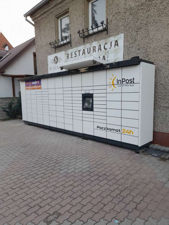 Paczkomat LUX04M Przy restauracja Między Wieżami