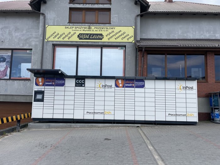 Paczkomat LUZ01M parking  Składu Luzino