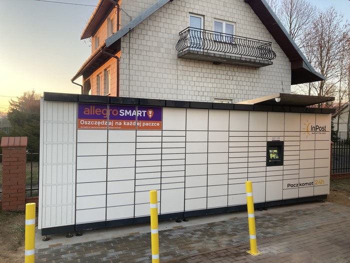 Paczkomat LWD01M parking przy sklepie