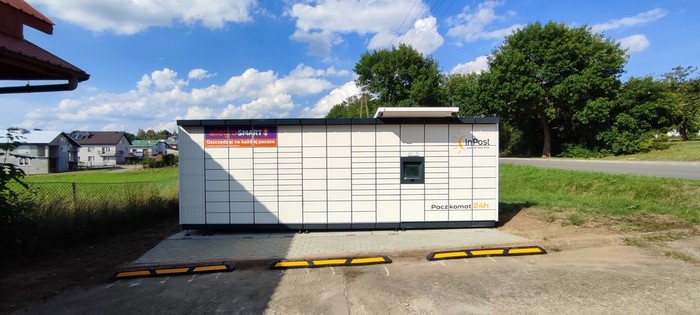 Paczkomat LYV01M Przy wjeździe po prawej stronie
