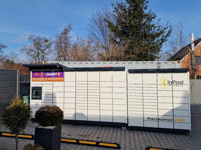 Paczkomat LZI02M Na stacji Paliw AVIA