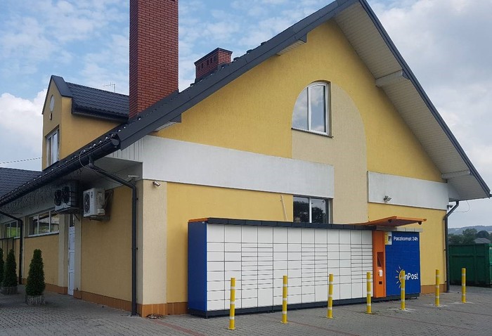 Paczkomat LZN01A Przy sklepie Delikatesy Centrum