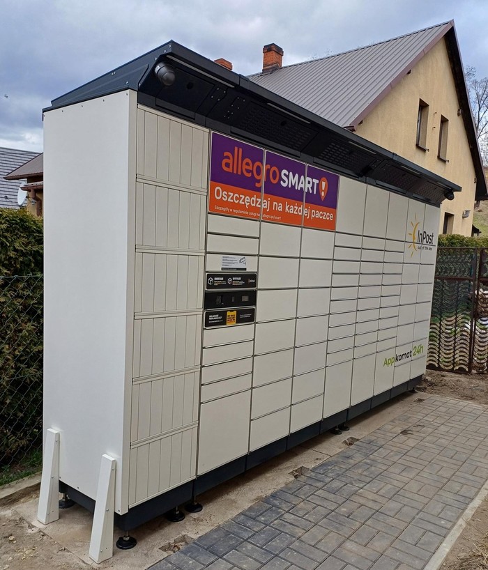 Paczkomat LZQ01BAPP Obok sklepu