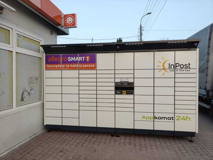 Paczkomat LZX01BAPP przy sklepie spożywczym ABC