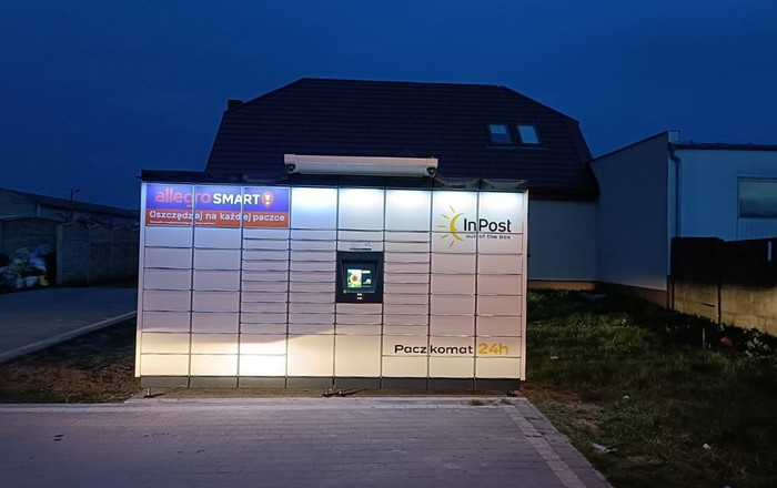 Paczkomat MACZ01M parking przy sklepie