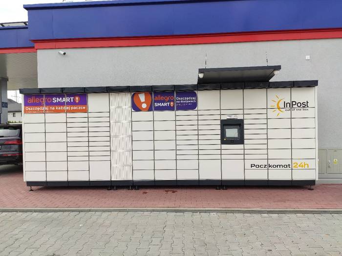 Paczkomat MAD02M Na stacji MOYA
