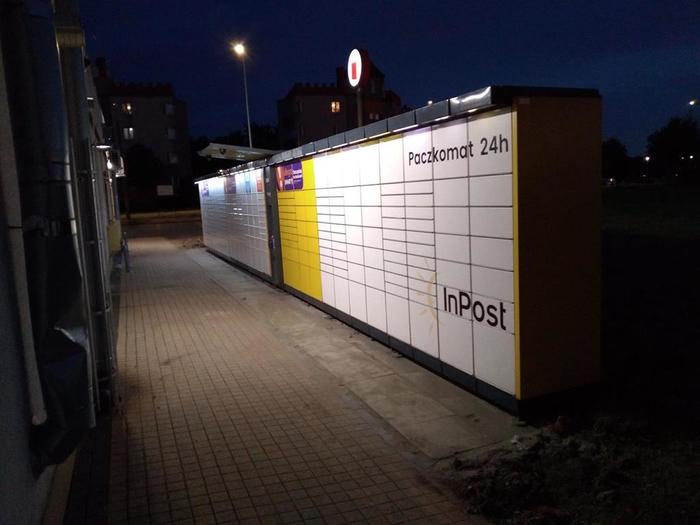 Paczkomat MAL01A przy Czerwonej Torebce
