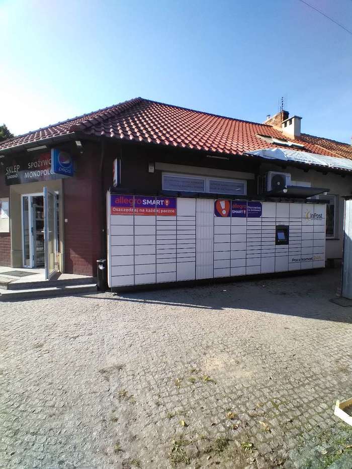 Paczkomat MAL07M przy sklepie