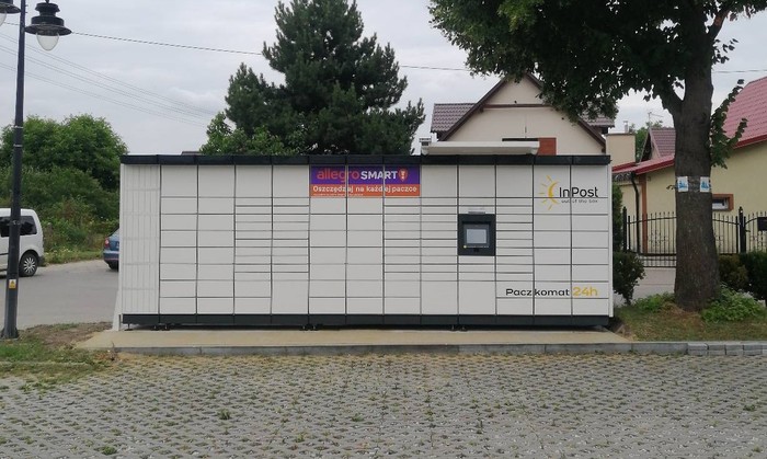 Paczkomat MAL13M Parking przy kościele