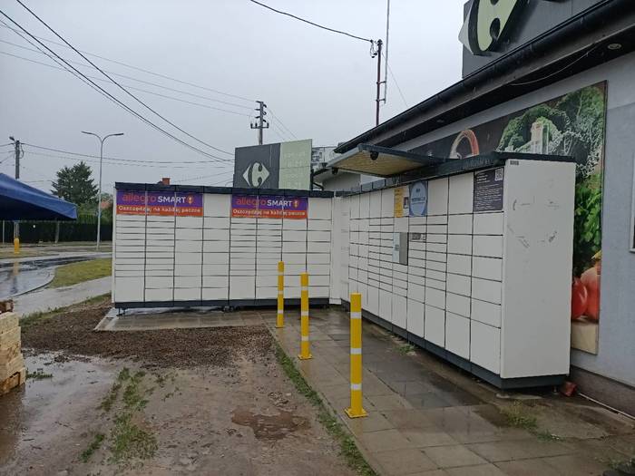 Paczkomat MAR01N Przy markecie Carrefour
