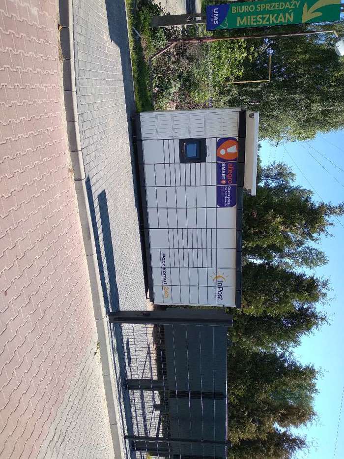 Paczkomat MAR08M Przy furtce wejściowej na osiedle, od strony ulicy Wesołej