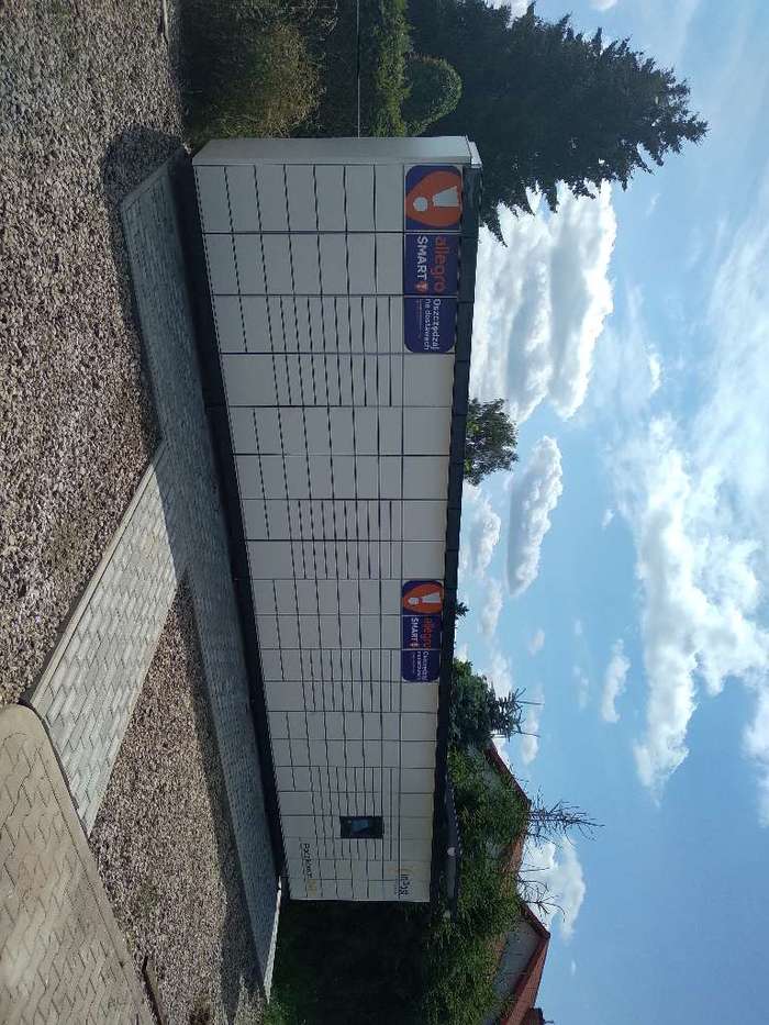 Paczkomat MAZ01M Na terenie myjni samochodowej