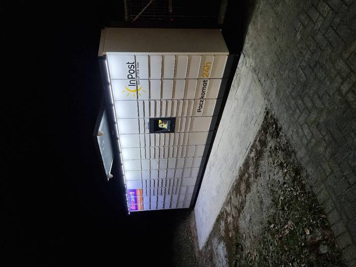 Paczkomat MCE02M Przy sklepie z podłogami BARONT