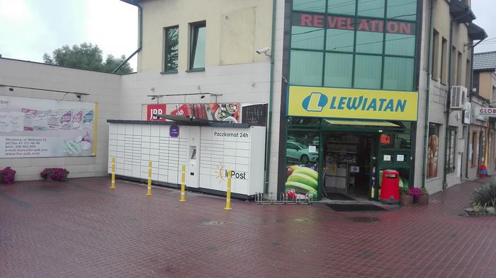 Paczkomat MCW01A Przy wejściu do sklepu Lewiatan