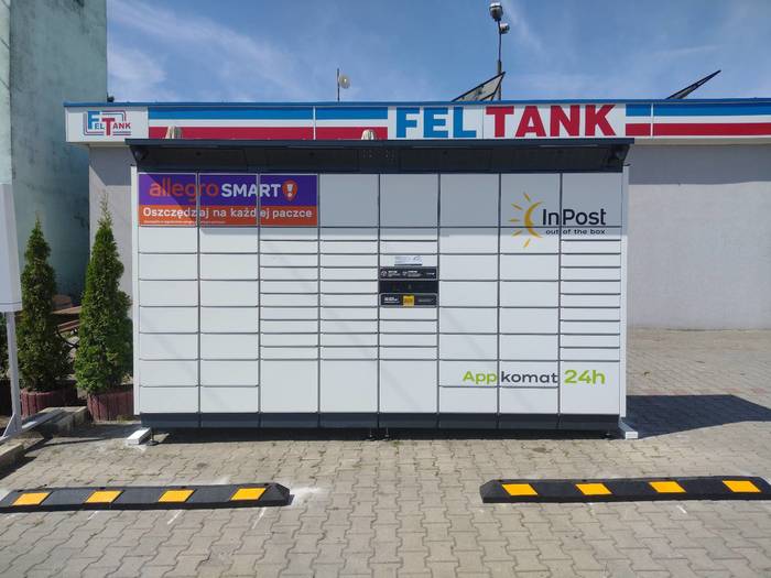 Parcel Locker MDI01BAPP Na parkingu stacji
