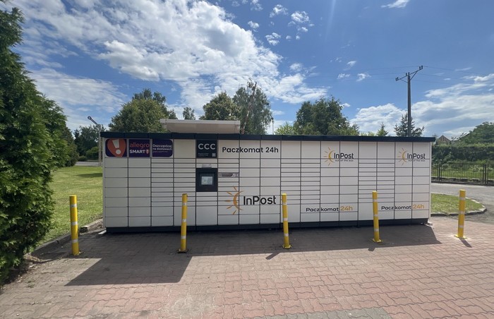 Paczkomat MDU01M Na parkingu