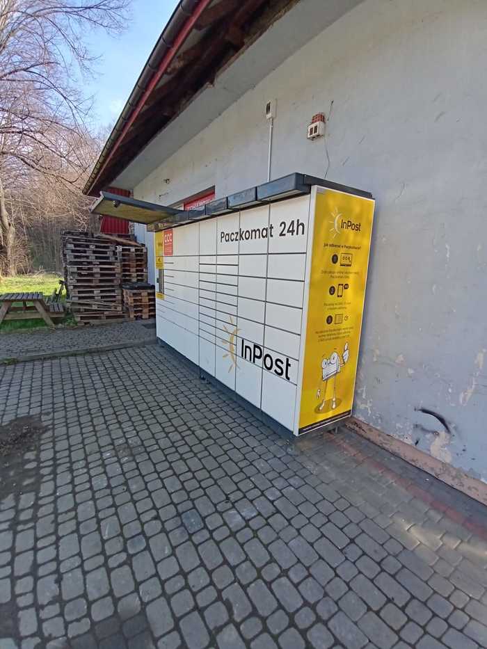 Paczkomat MDV01N Frontowa ściana budynku