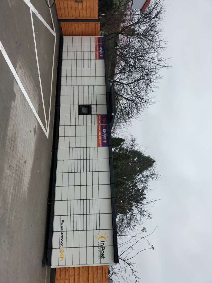Paczkomat MDY01M Na parkingu sklepu LIDL