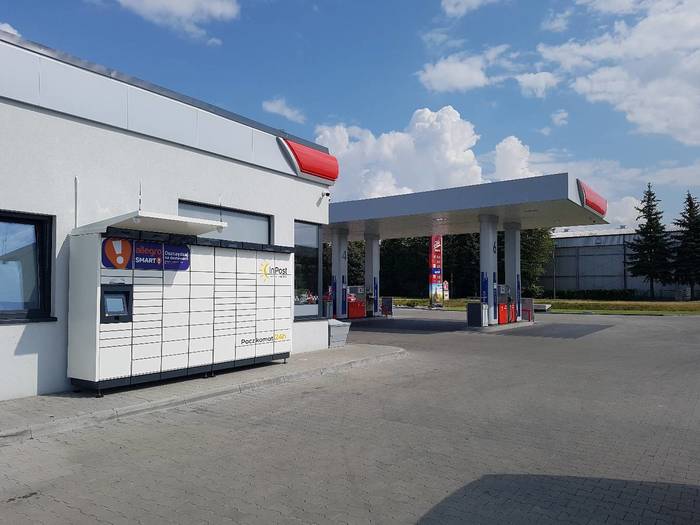 Paczkomat MDZ06M Przy stanowisku odkurzacza Orlen