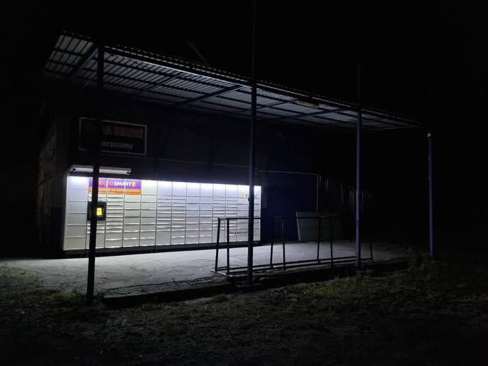 Paczkomat MEP01M Pod wiatą przy budynku
