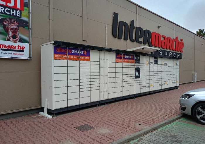 Paczkomat MID03M Na parkingu sklepu Intermarche