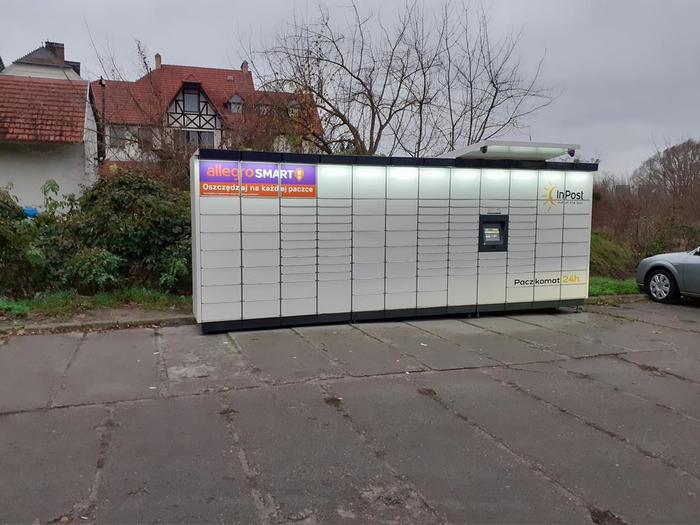 Parcel Locker MID06M Na parkingu przy przepompowni
