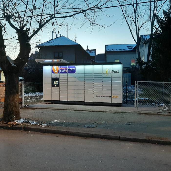 Parcel Locker MIE05M Paczkomat znajduje się koło Zlep-Med