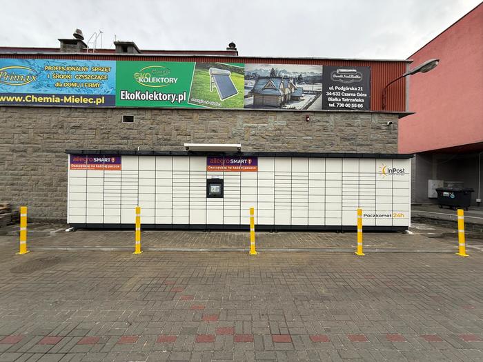 Paczkomat MIE20M Tylny parking dyskontu odzieżowego