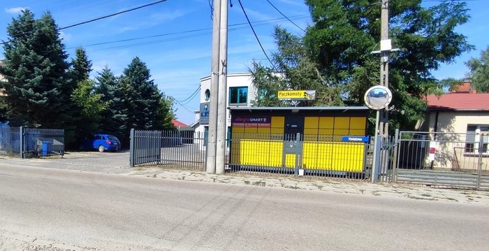Paczkomat MIL01E Przy budynku biurowym
