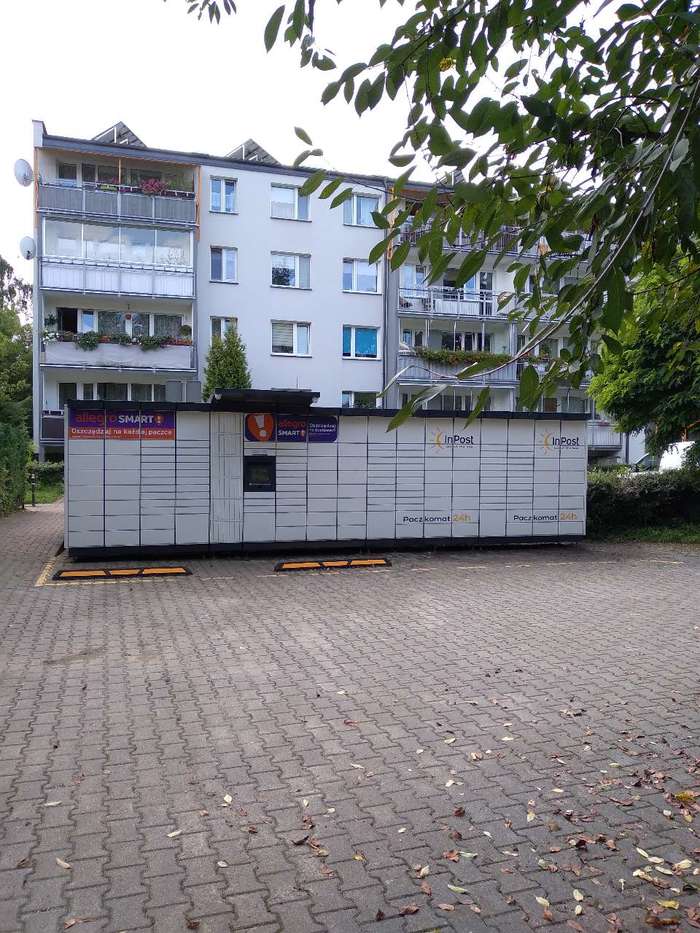 Paczkomat MIL02M Parking za Biedronką