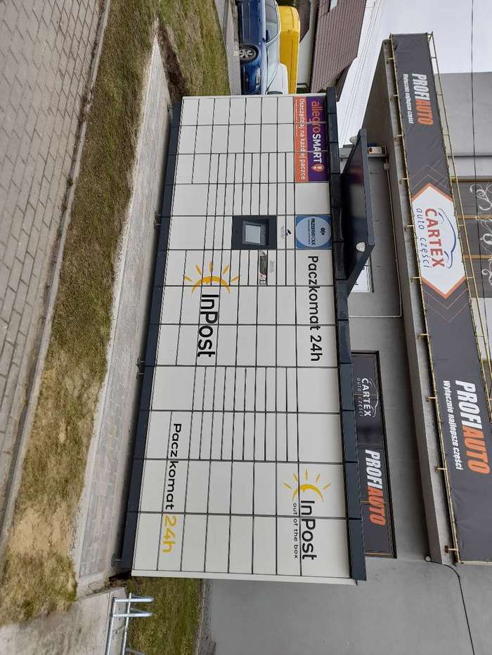 Paczkomat MIM01M przy budynku od ul. Litewskiej