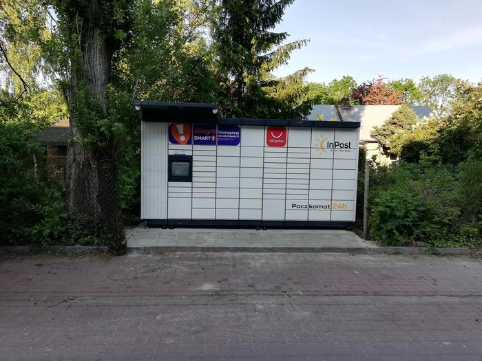 Paczkomat MIM05M Wzdłuż ogrodzenia Prusa 2