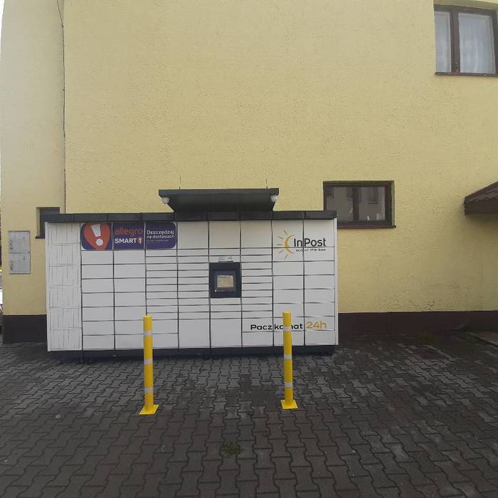 Paczkomat MIN01M Na parkingu przy OSP Marzenin
