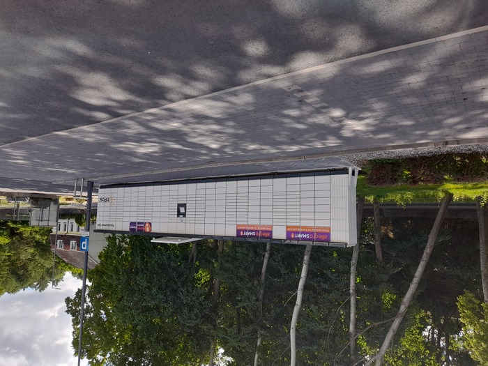 Paczkomat MIZ02M Na parkingu sklepu Lidl