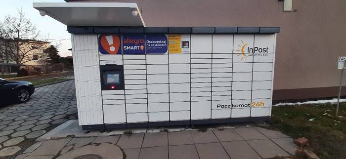 Paczkomat MKL01M Za przystankiem