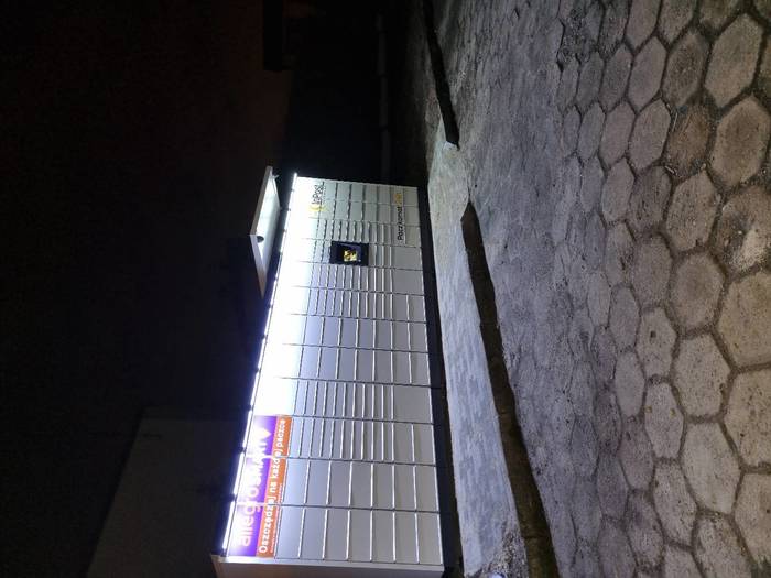 Paczkomat MKL04M Obok sklepu Żabka