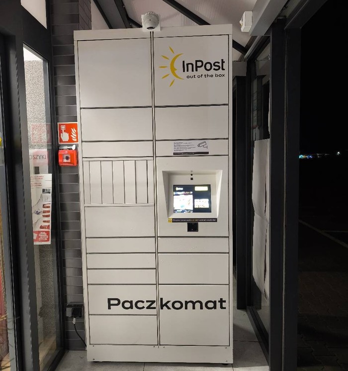 Paczkomat MKLI01HP W łączniku sklepu
