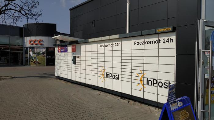 Paczkomat MKW01N Przy sklepie zoologicznym
