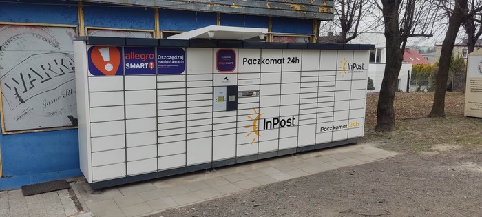 Paczkomat MKW03N Przy sklepie ogólnospożywczym