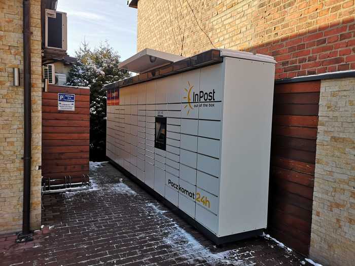 Parcel Locker MKW19M obok sklepu OdiDo