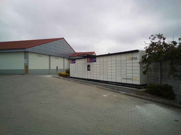 Paczkomat MLB03M Na parkingu sklepu Lidl