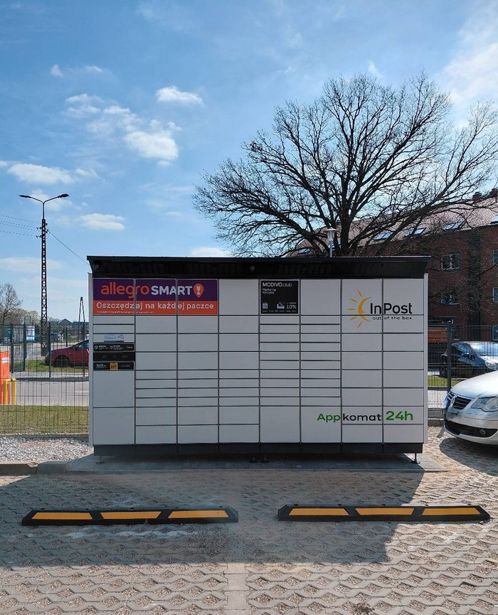 Paczkomat MLC05BAPP Przy parkingu marketu